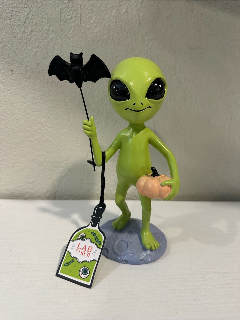 Lab No. 10.31 Resin Halloween Green Alien Flying Bat Balloon Figure Pumpkin Moon